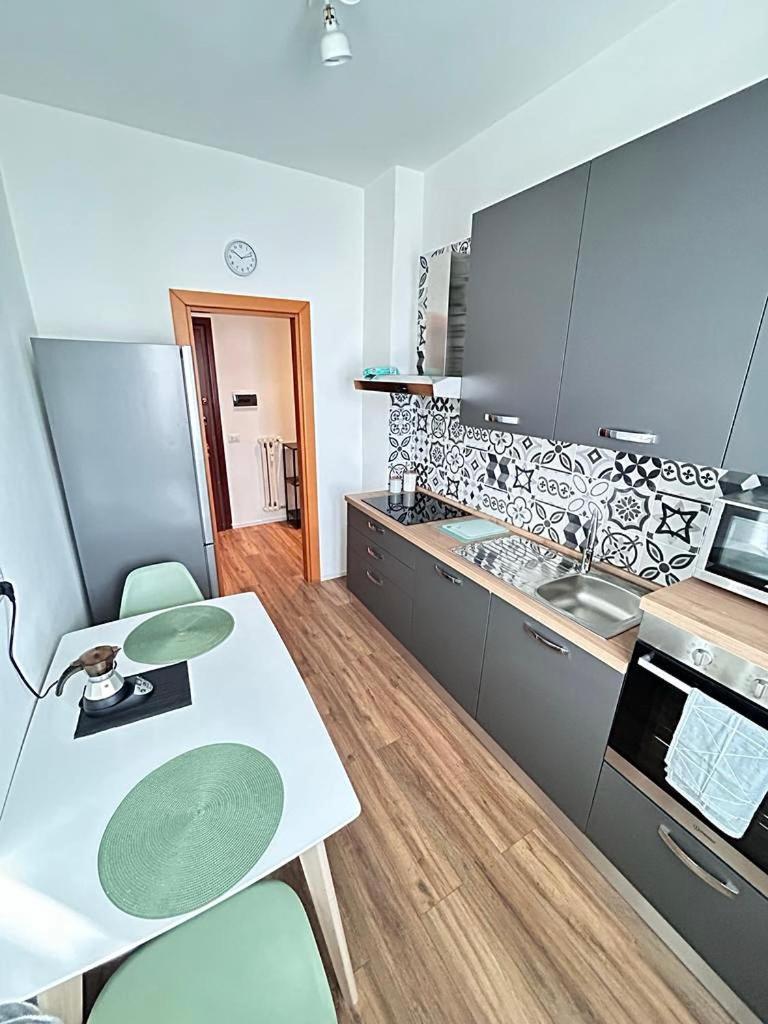 Soleo Guesthouse Монца Экстерьер фото